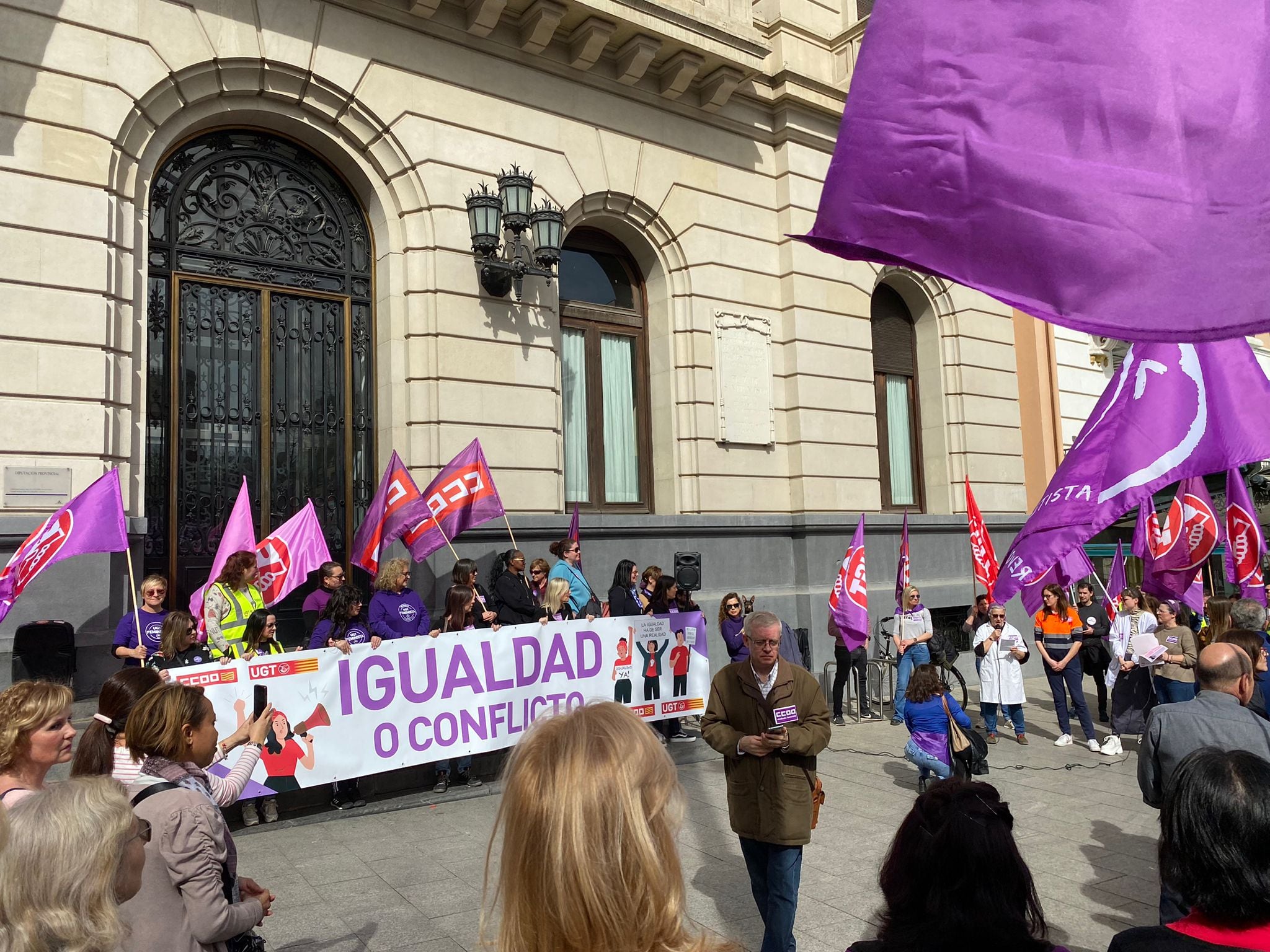 U.G.T. y CC.OO. se han concentrado por el Día Internacional de la Mujer con el lema &quot;Igualdad o conflicto&quot;