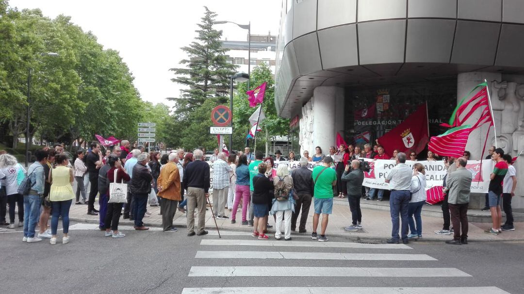 Las plataformas civicas ante la Delegación Territorial de la Junta de Castilla y León