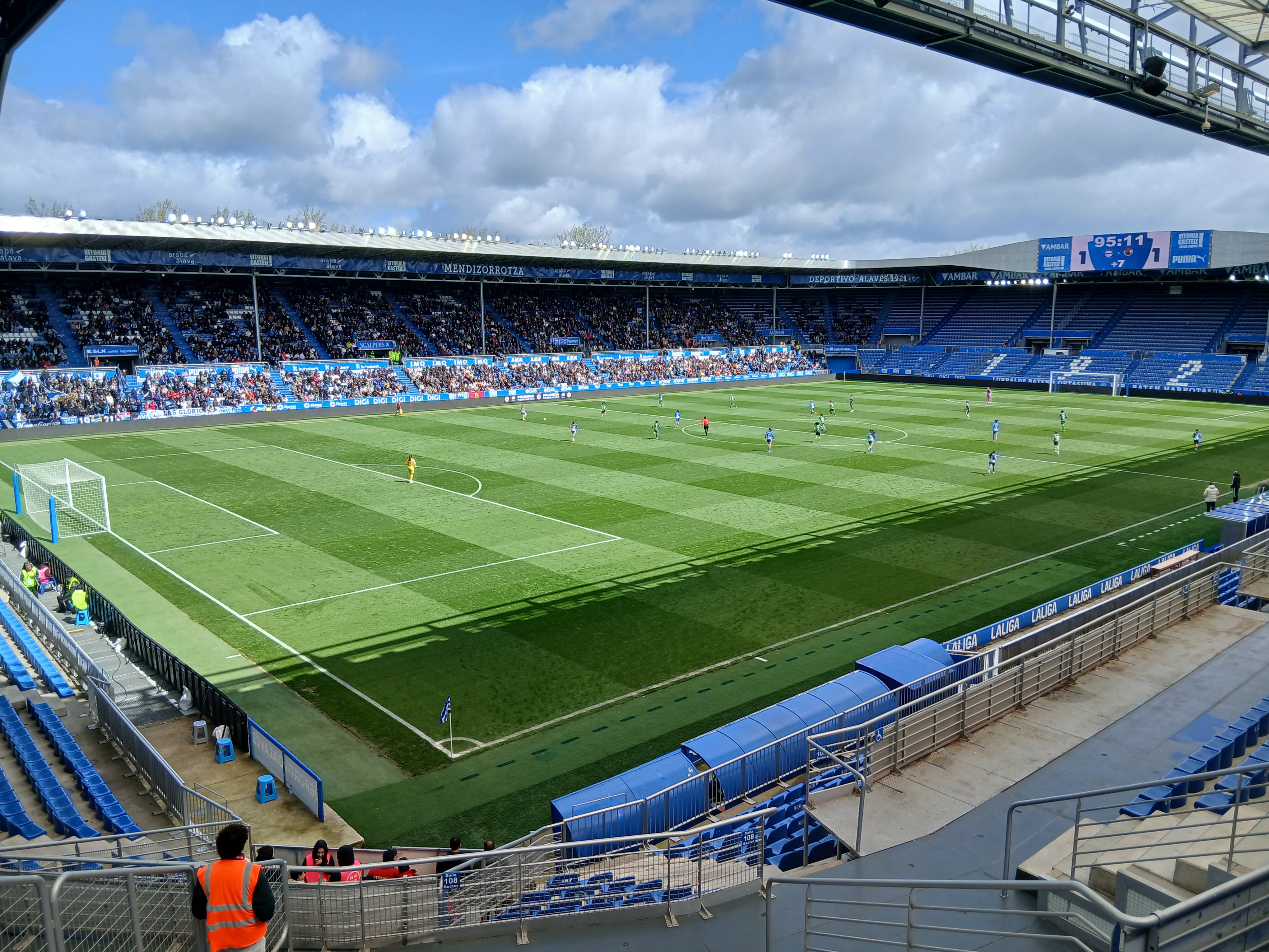 Mendizorroza celebró el partido entre Deportivo Alavés femenino y Cacereño.