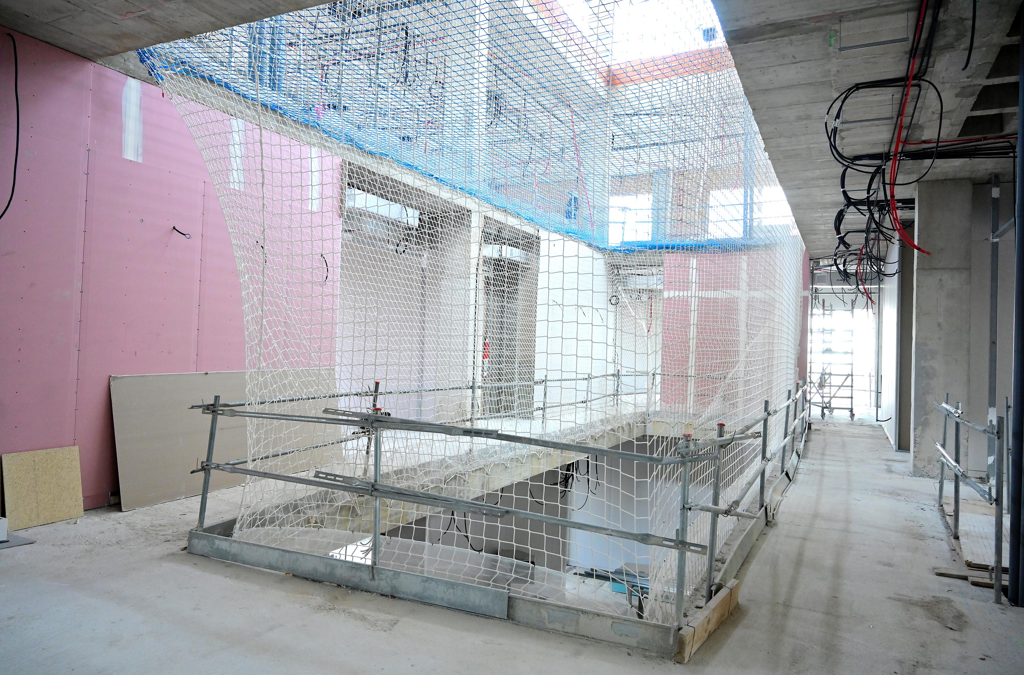 María José Catalá visita las obras del nuevo centro sociocultural de Malilla