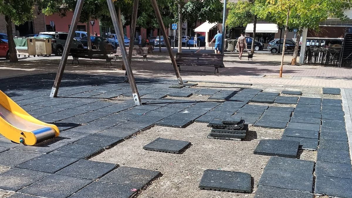 PSOE e IU reclaman que el Ayuntamiento de Talavera use el superávit de 8 millones de euros para arreglar los parques infantiles