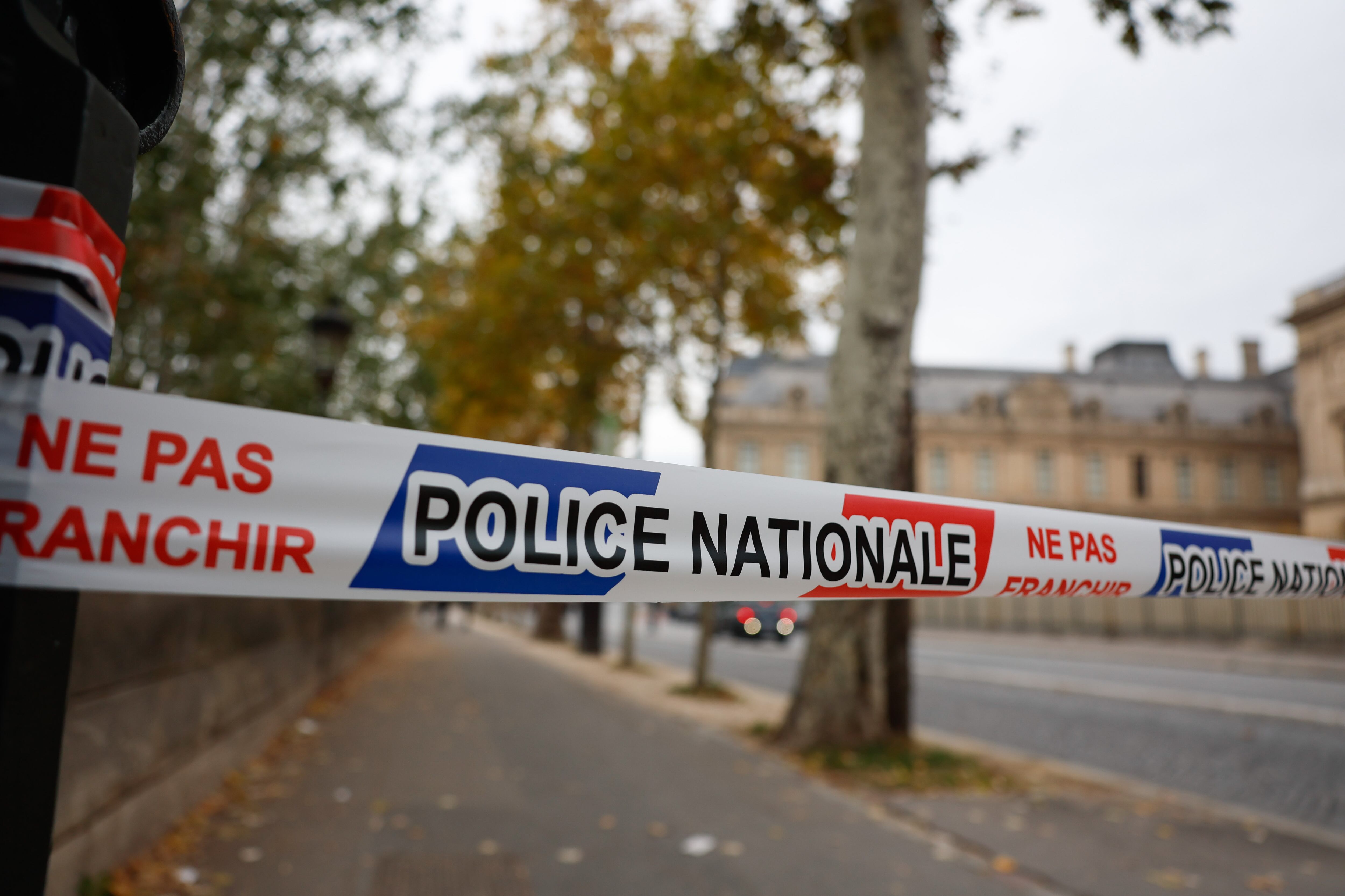 El museo del Louvre, cerrado tras el robo de varias joyas.