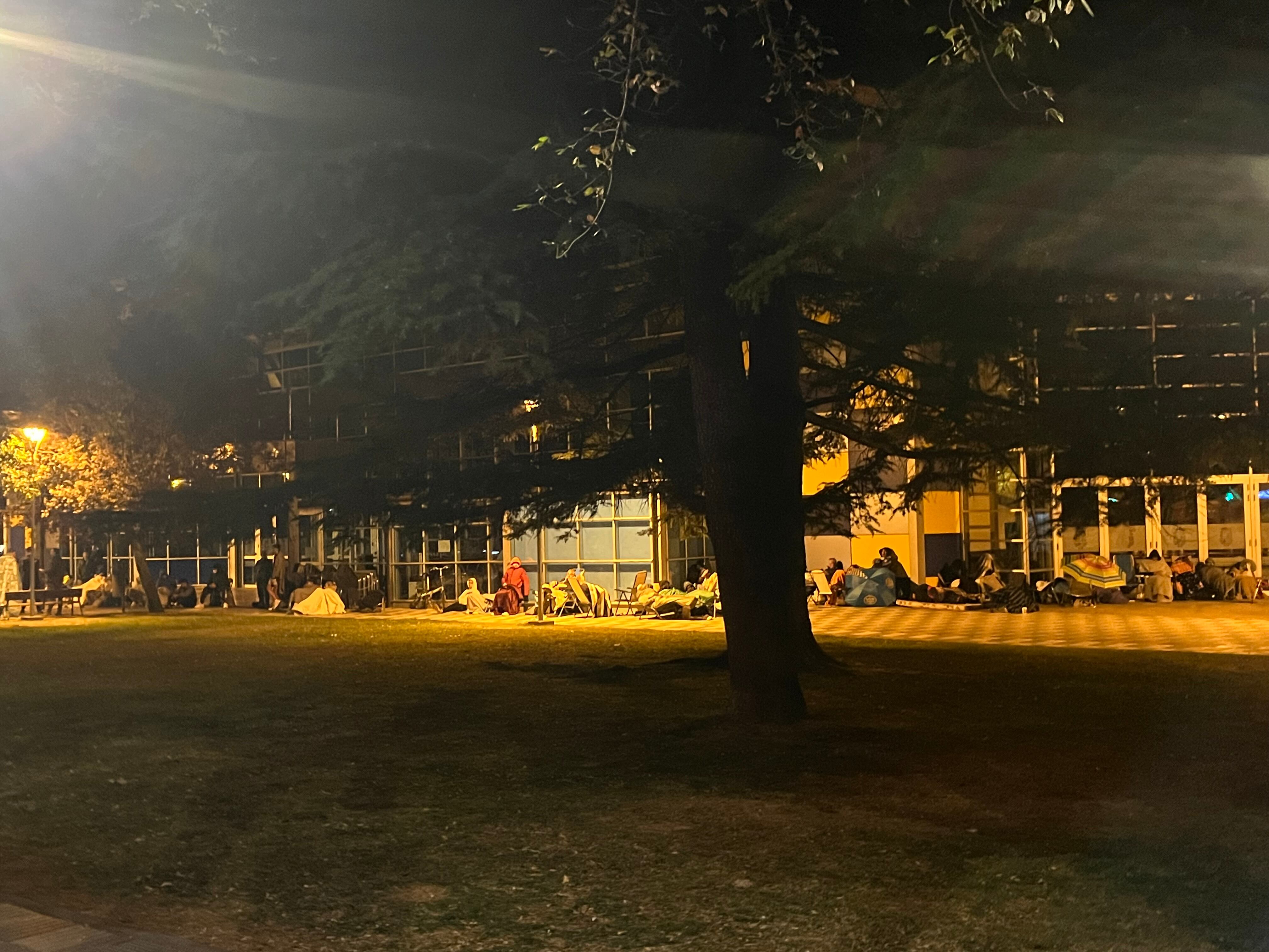 Pasando la noche al raso para conseguir un abono del Zunder Palencia