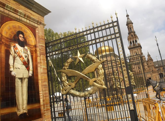 Se ultiman los preparativos para rodar en Sevilla la película &quot;Finchley Dreams&quot; ( &quot;El Dictador&quot;), en la que la Plaza de España de la capital hispalense se convertirá en el palacio presidencial del dictador los próximos días 30 y 31 de agosto, durante los que se rodarán las imágenes de un intento de asesinato del protagonista.