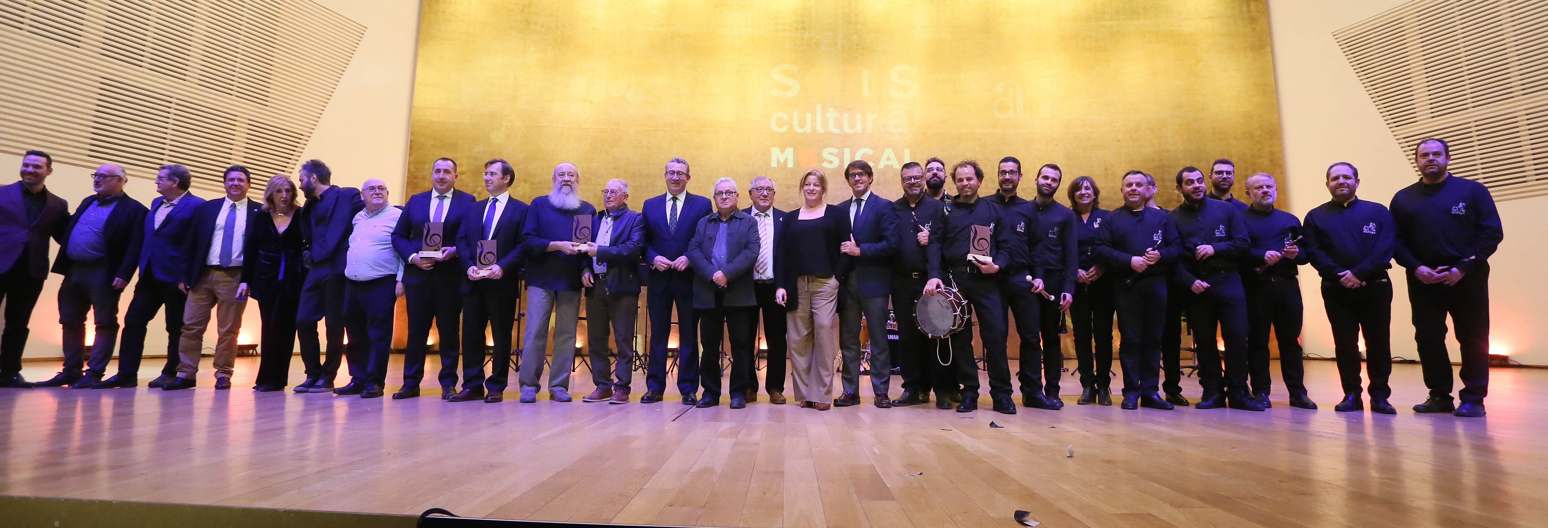 Todos los premiados y autoridades en los premios Sois Cultura Musical que se entregaron este jueves en el auditorio del ADDA.