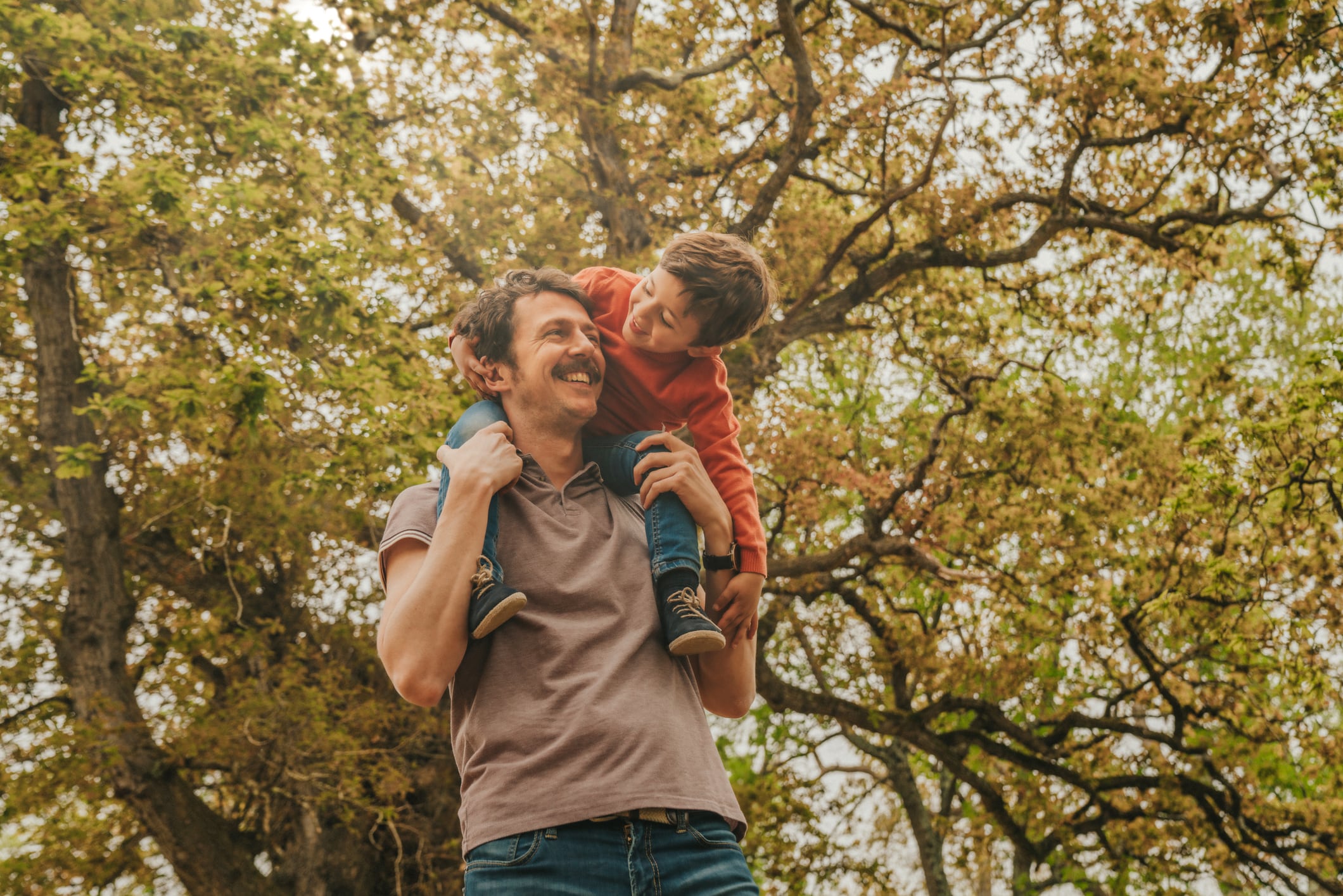 Padre con su hijo.