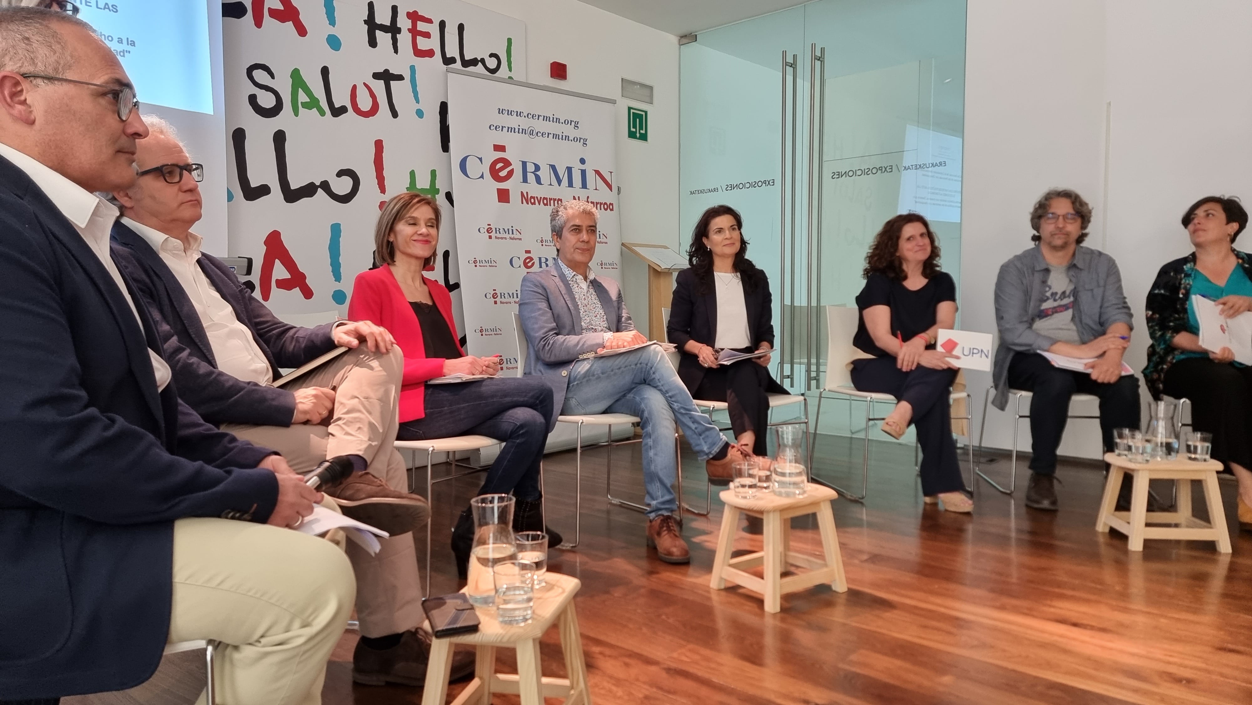 Representantes de formaciones políticas navarras reunidos por el Cermin