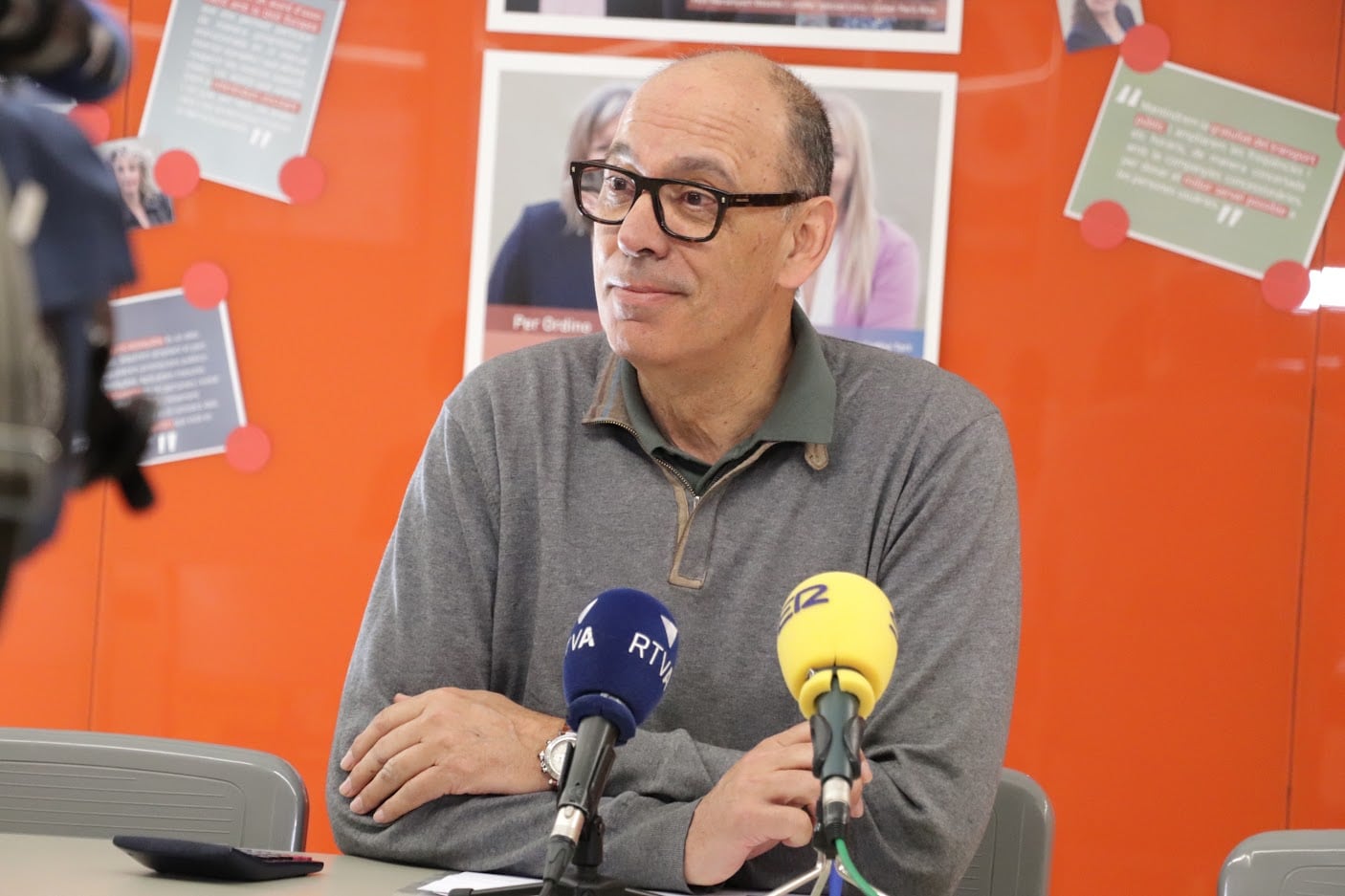 El secretari general de Demòcrates, Jaume Serra, valora els resultats de les eleccions de diumenge en roda de premsa.