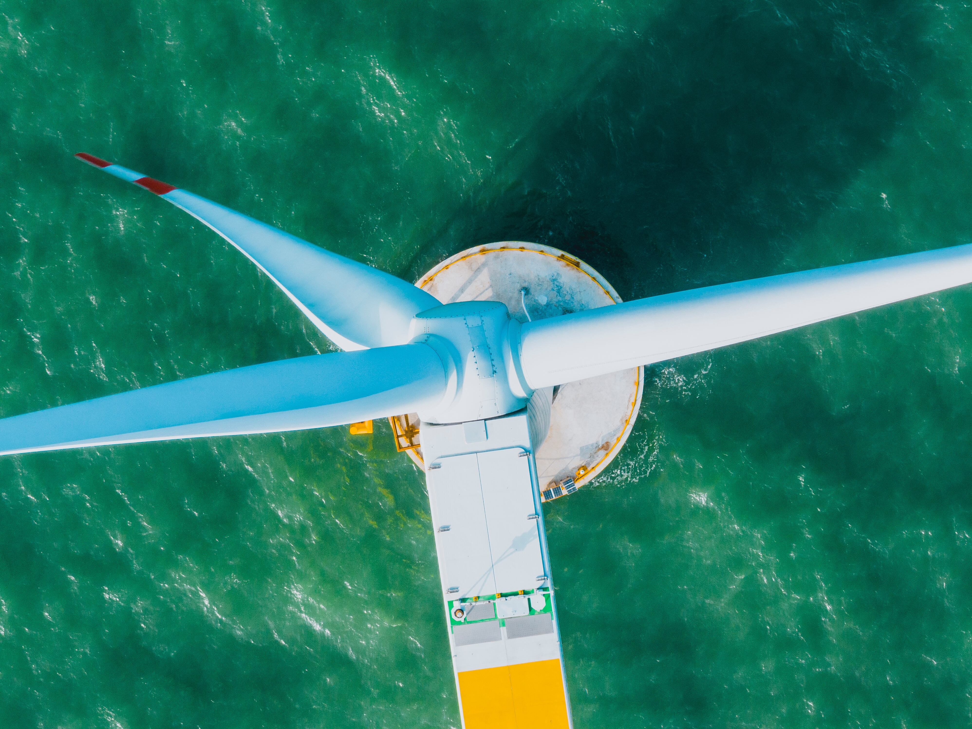 Imagen de archivo de una turbina eólica marina
