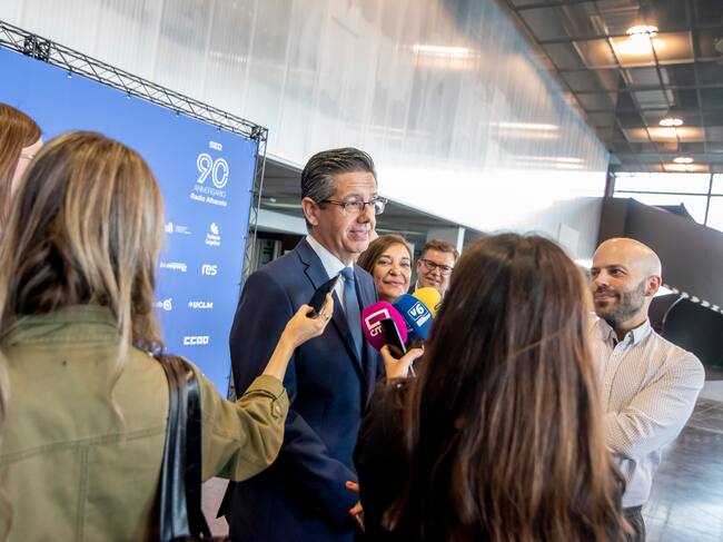 Atención a medios del director regional de Cadena SER, Félix Amaya.
