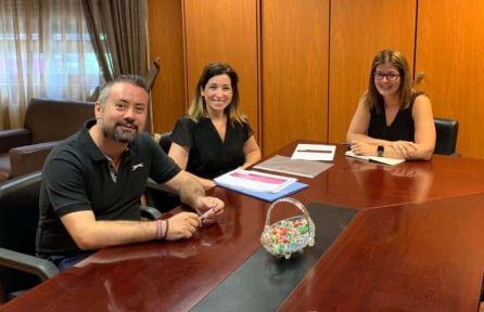 El coordinador de Educación de Móstoles y Secretario de Organización de Podemos Móstoles, Julio Alberto Alfonso González, junto a la concejal de educación Natividad Gómez y la alcaldesa Noelia Posse