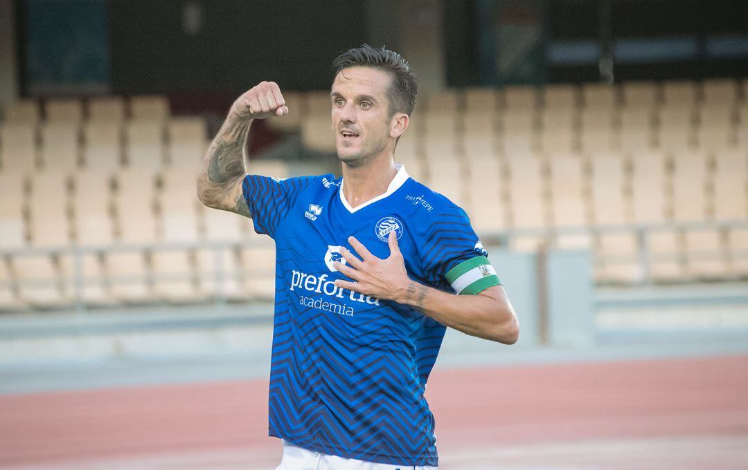 Bello celebrando un gol en Chapín