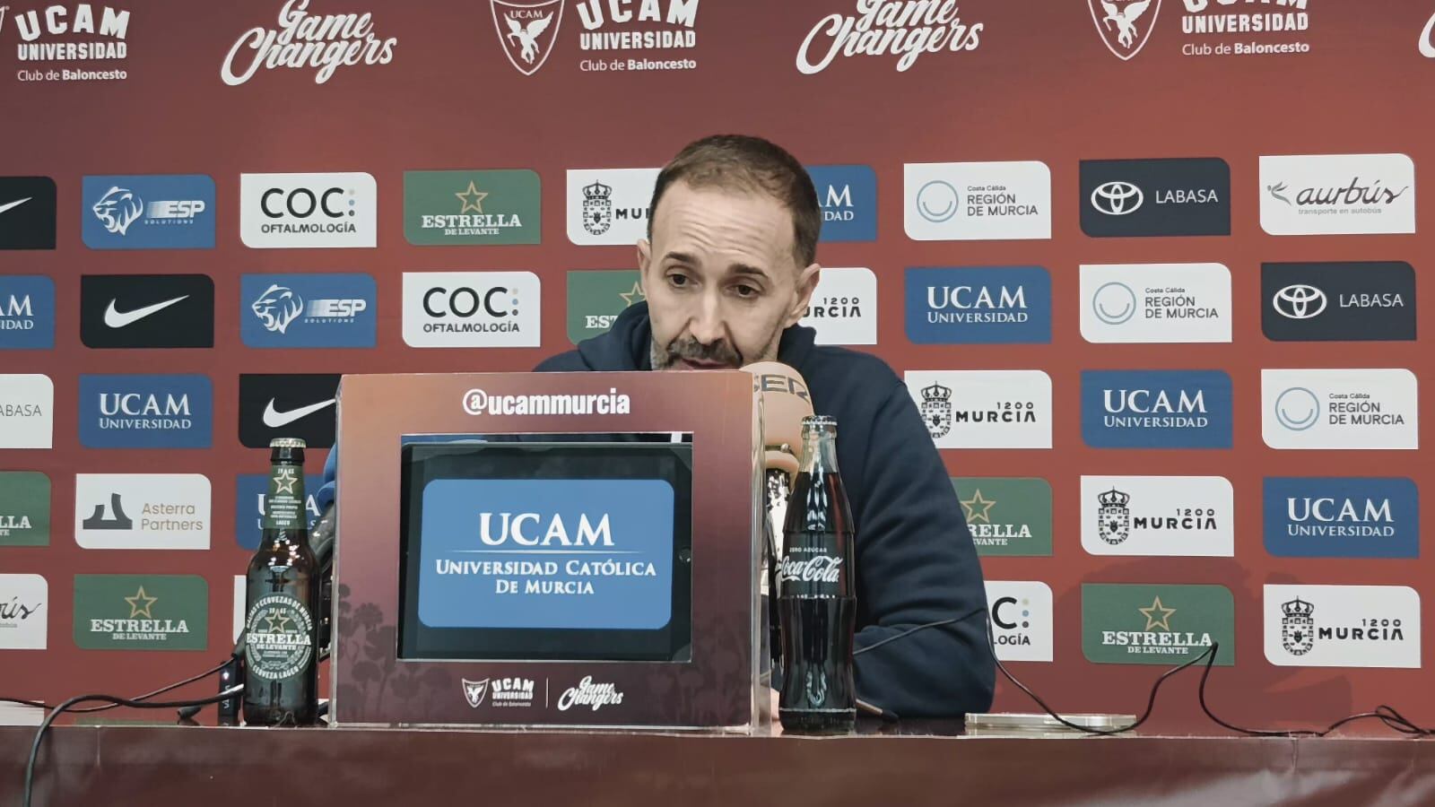 Sito Alonso en la sala de prensa del Palacio