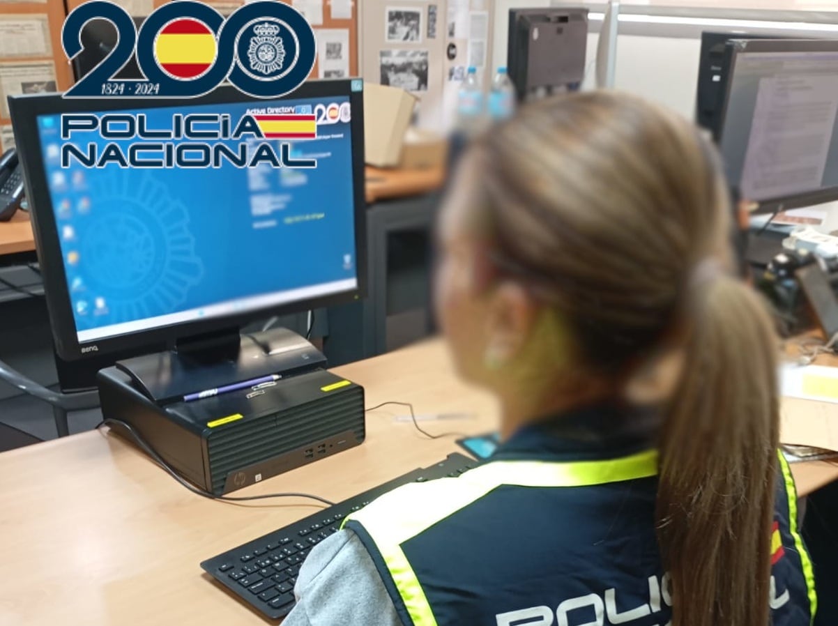 Imagen de archivo de una agente de la Policía Nacional