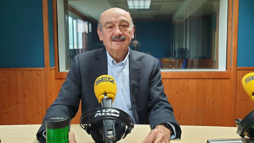 José María Mazón en el estudio de Radio Santander