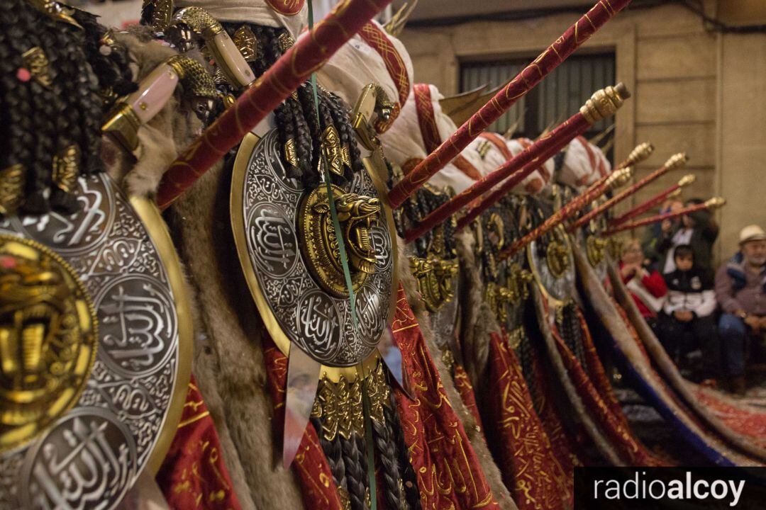 Detalle de artesanía de una escuadra de negros en la entrada de Moros de Alcoy