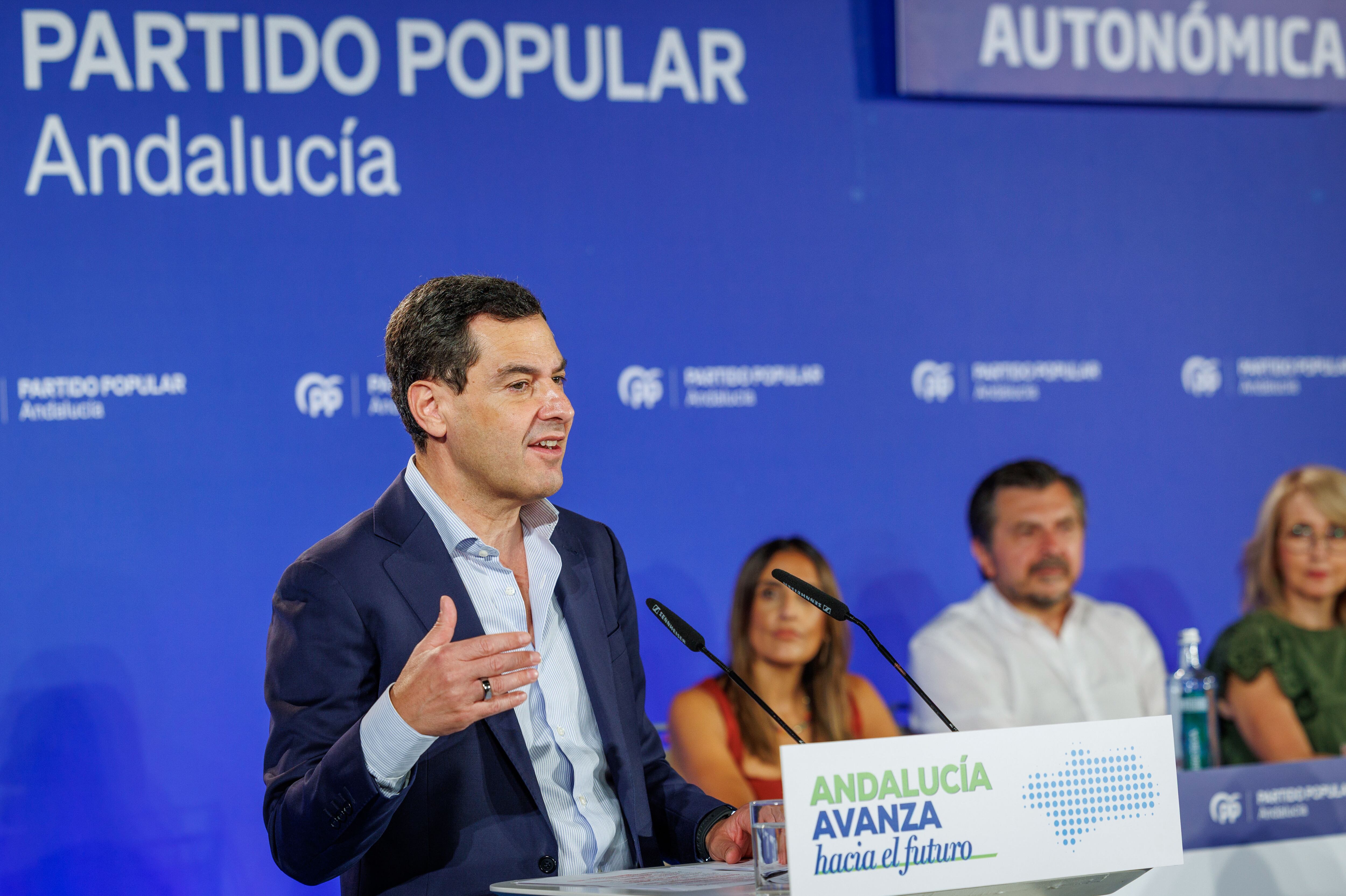 El presidente de la Junta de Andalucía y del PP andaluz, Juanma Moreno, durante su intervención en la reunión que la Junta Directiva Autonómica de esta formación política mantuvo este mes de julio en Sevilla 