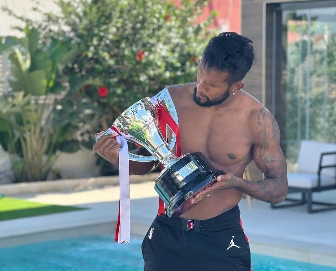 La foto con la copa que ha subido Dyego Sousa a su Instagram.
