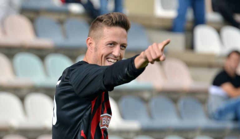 Edgar Hernández dedicant un dels seus gols aquesta temporada.