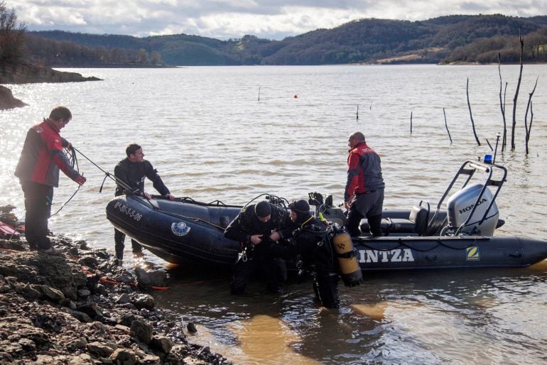 Miembros de la Ertzaintza durante el operativo de búsqueda