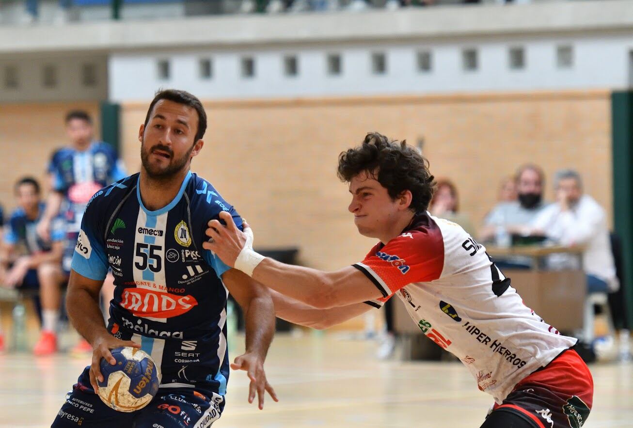 El jugador malgaueño Alberto Castro renueva con el Trops Málaga