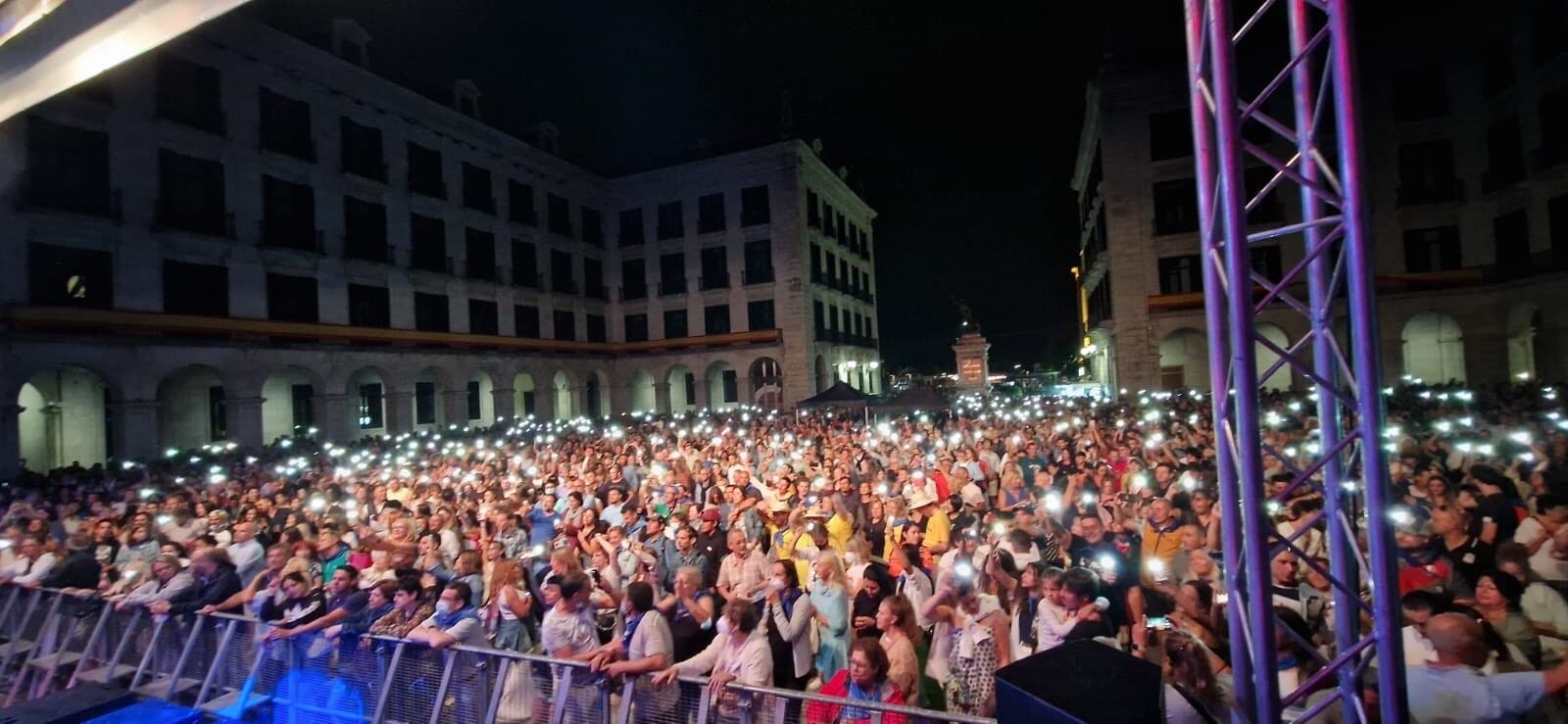 El concierto del chupinazo de la Semana Grande de Santander reunió a más de 4.000 amantes de la mejora música.