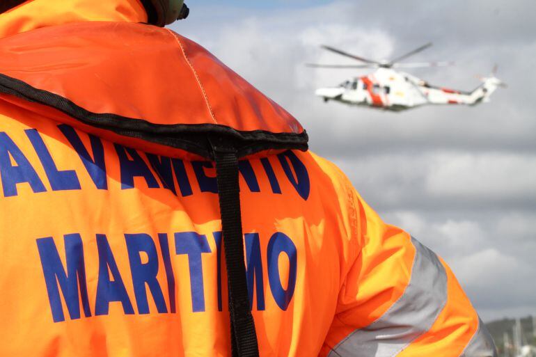 La embarcación fue localizada por Salvamento Marítimo en la madrugada de este sábado.