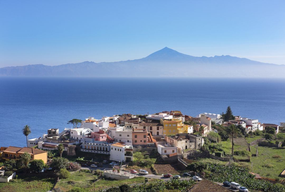 El pico del Teide, visto desde La Gomera.