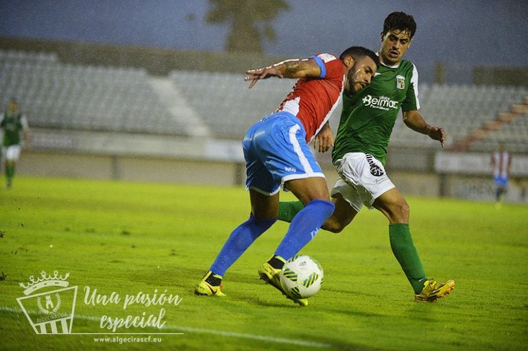Charly durante el encuentro ante el CD Guadalcacín.