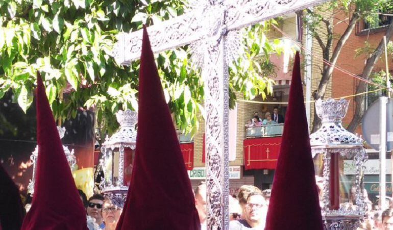 La Cruz de Guía del Cerro, a su salida por las calles del barrio