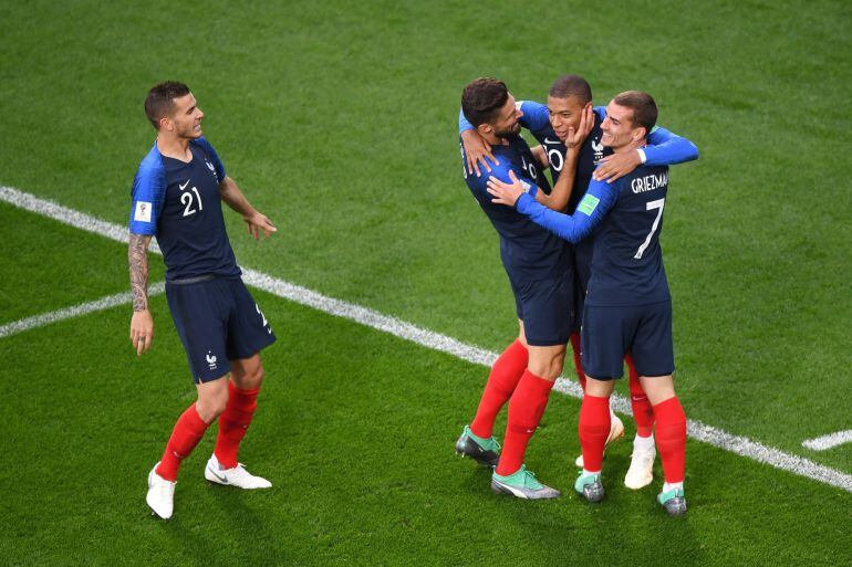 Mbappé celebra su gol a Perú.