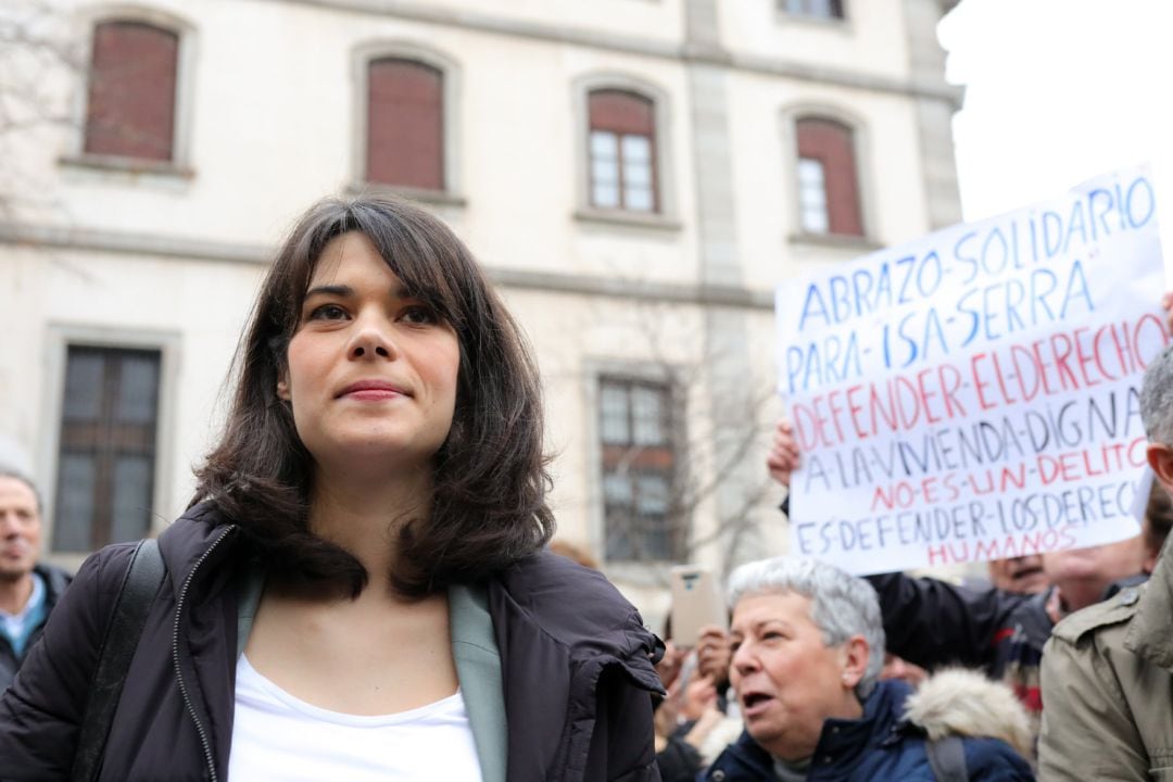 Archivo - La portavoz de Unidas Podemos en la Asamblea de Madrid, Isa Serra, a su llegada al TSJM, donde declara en un juicio por participar en una protesta contra un desahucio en 2014 el pasado 12 de febrero de 2020. Archivo.