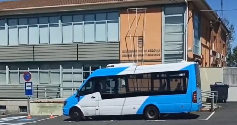 Imagen de archivo. Servicio de lanzadera del transporte urbano de Segovia desde el  aparcamiento disuasorio en Urbanismo durante Semana Santa