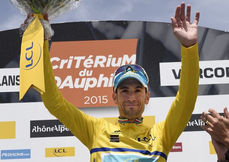 El italiano Vincenzo Nibali se ha vestido con el jersey de líder de la Dauphiné tras la etapa con final en Villard de Lans.