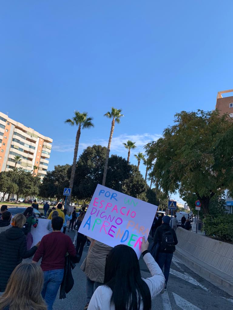 Marcha de los estudiantes de cursos superiores de los institutos de la zona de playas de Alicante