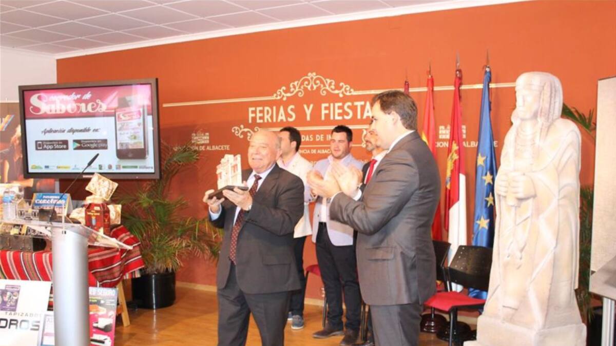 50 años como alcalde... y se presenta a la reelección