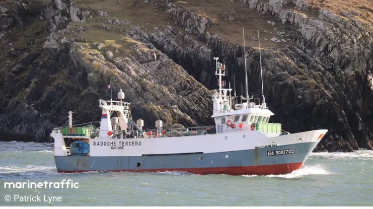 Radoche Tercero, con bandera francesa y base en Celeiro.