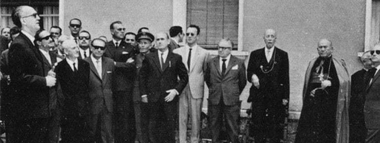 Acto de inauguración de la calle Martínez-Kleiser. De izquierda a derecha, Federico Muelas, Leonardo Martínez Bueno, Luis Marco Pérez, el alcalde Rodrigo Lozano y Luis Martínez Kleiser.