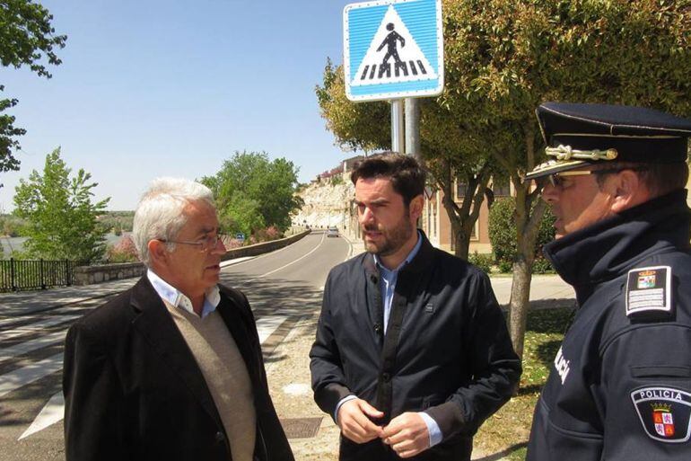 Antidio Fagúndez, el Jefe de la Policía Municipal Tomás Antón y el Subinspector de Seguridad Vial Miguel Rodríguez Temprano