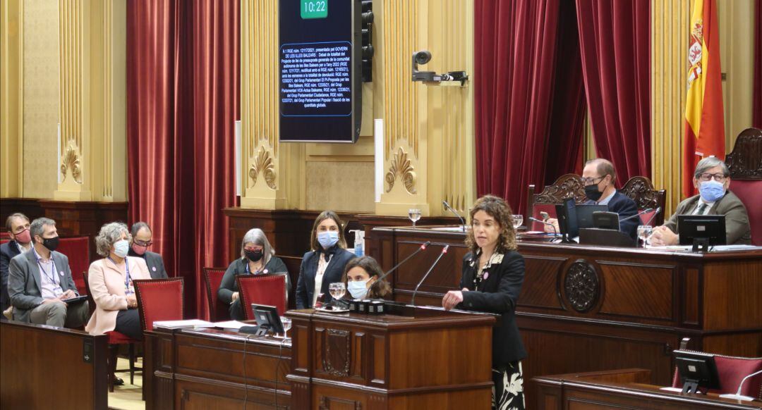 Un momento durante la sesión en el Parlament balear