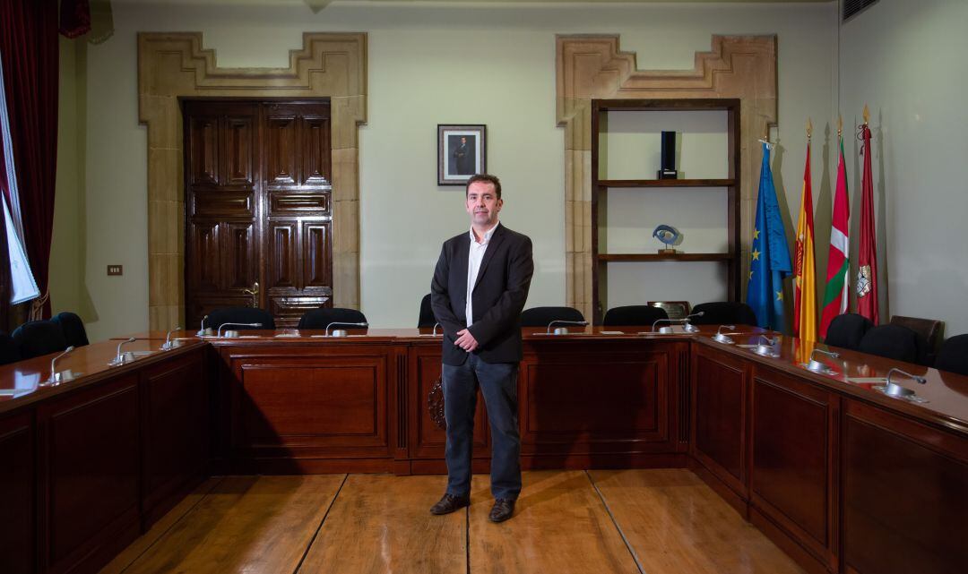 Juan Carlos Abascal en el salón de plenos del Ayuntamiento de Ermua