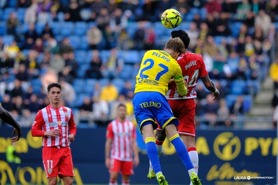Miguel de la Fuente lo deja todo en el campo y la afición lo aplaude.