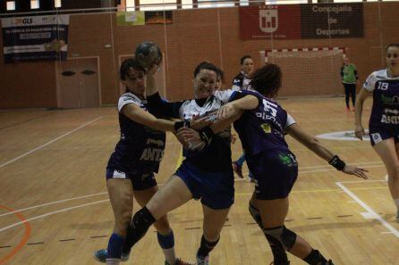 Vanesa Amorós salva la defensa visitante