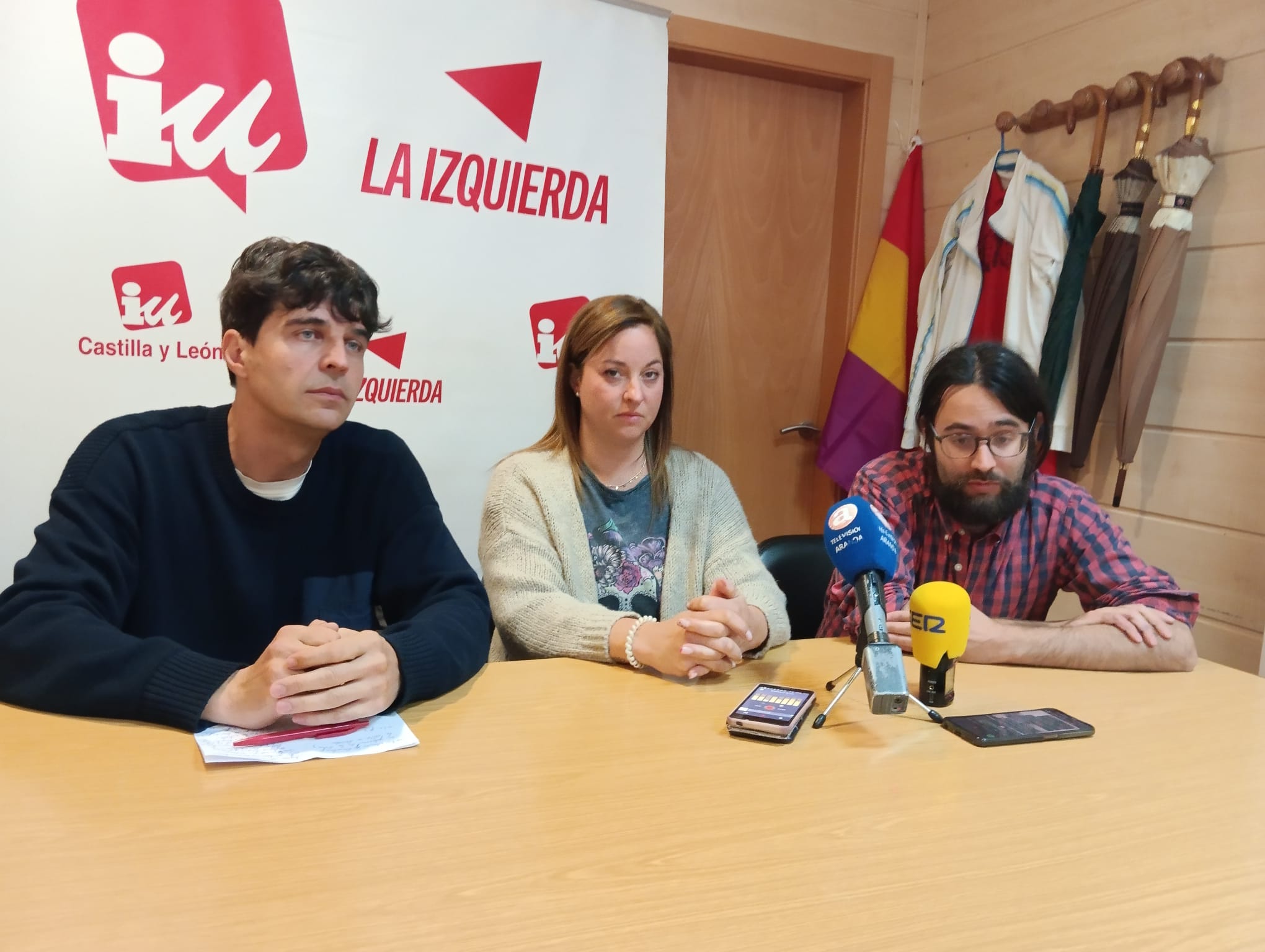 DE izq a dcha, Juan Gascón, MIriam Esteban y Carlos Medina