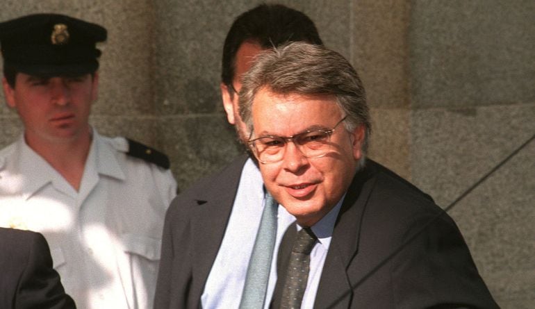 Felipe González, llegando al Tribunal Supremo el 23 de junio de 1998.