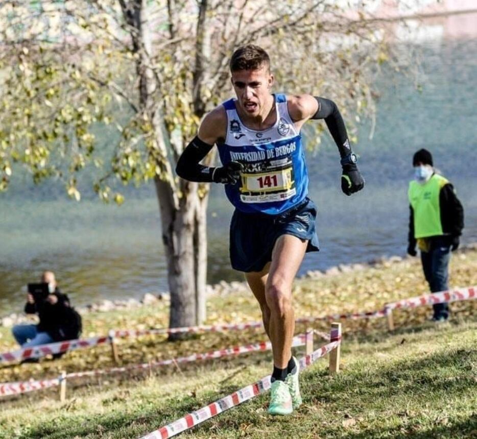 El atleta arandino Rubén Álvarez, en Alcobendas, durante una de las recientes pruebas de cross de la temporada