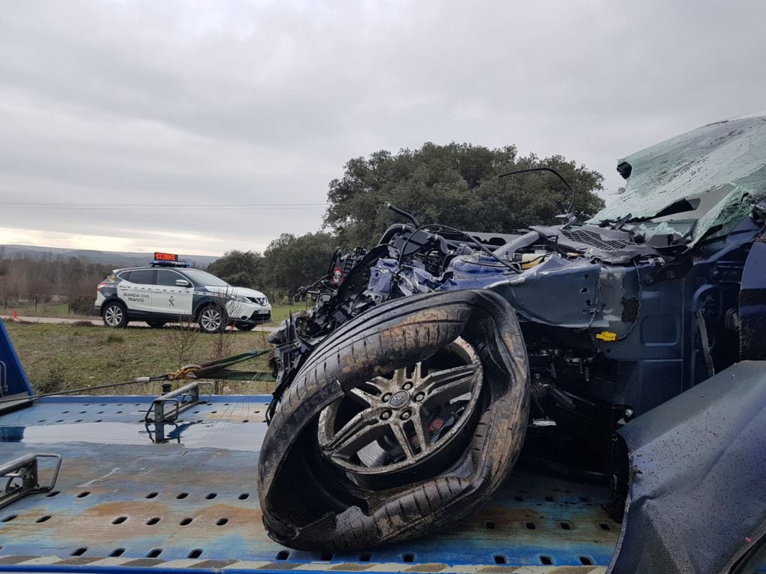 El conductor ha sido excarcelado por los bomberos de Ávila