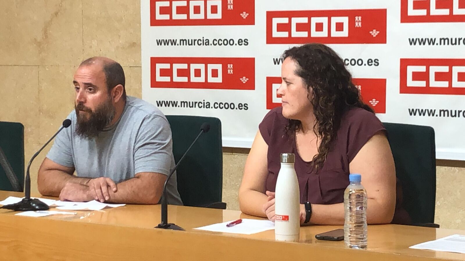 Nuria Sánchez, responsable de Enseñanza Pública No Universitaria y Jorge Castillo Alonso, responsable de Política Educativa de la Federación de Enseñanza de CCOO Región de Murcia