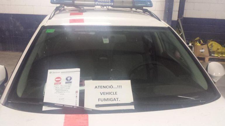 Un dels dos cotxes que s'han hagut de fumigar.