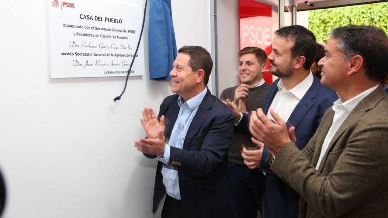 Emiliano García-Page en la inauguración de la nueva sede del PSOE de La Roda